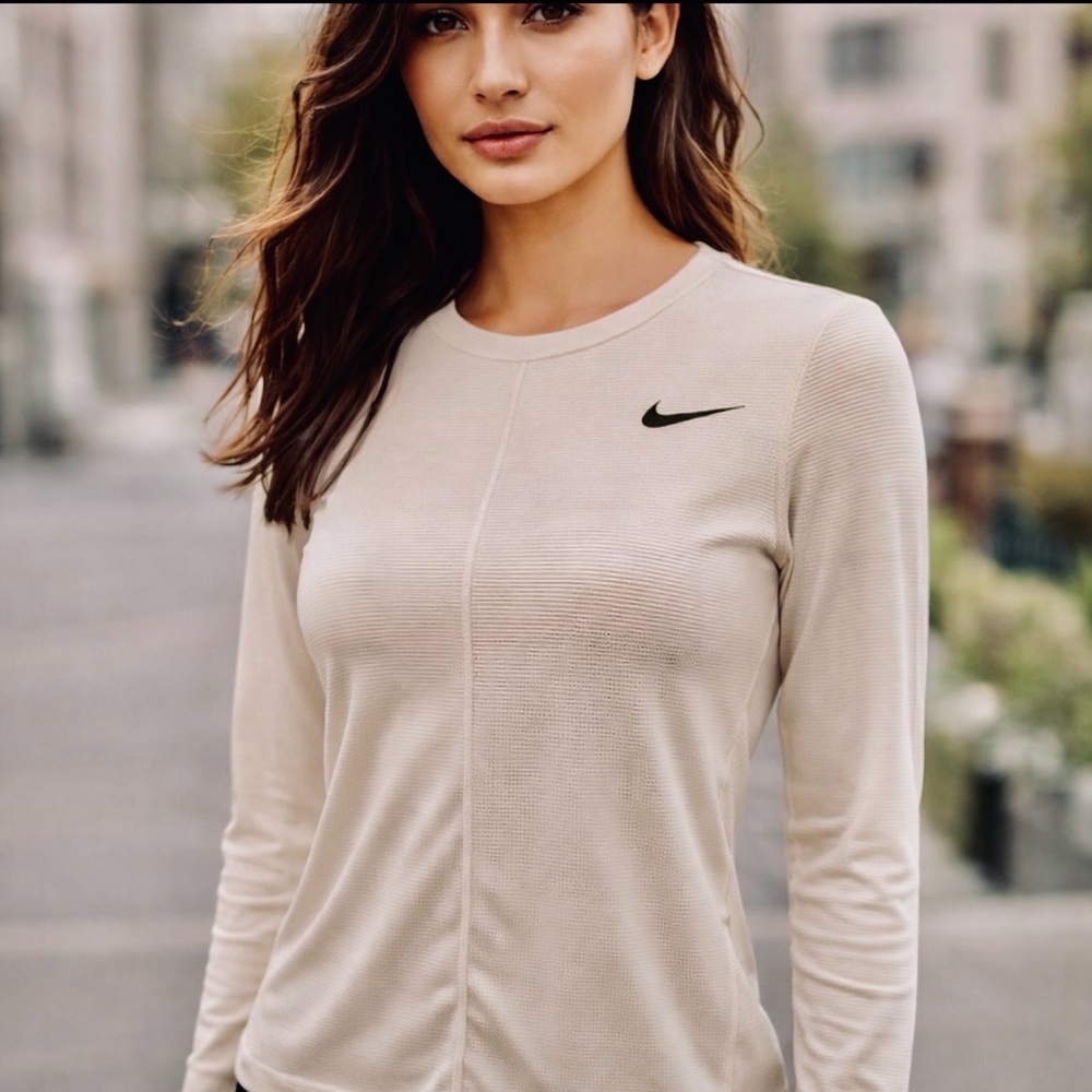Nike Women's Dri-FIT Top Swift UV Long-Sleeve Running, Sz S